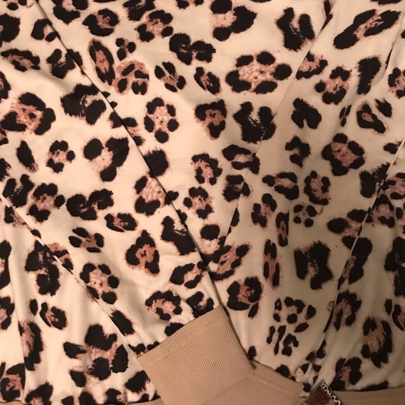Host pick! Last One! Gorgeous Ribbed Leopard Top - Picture 4 of 4